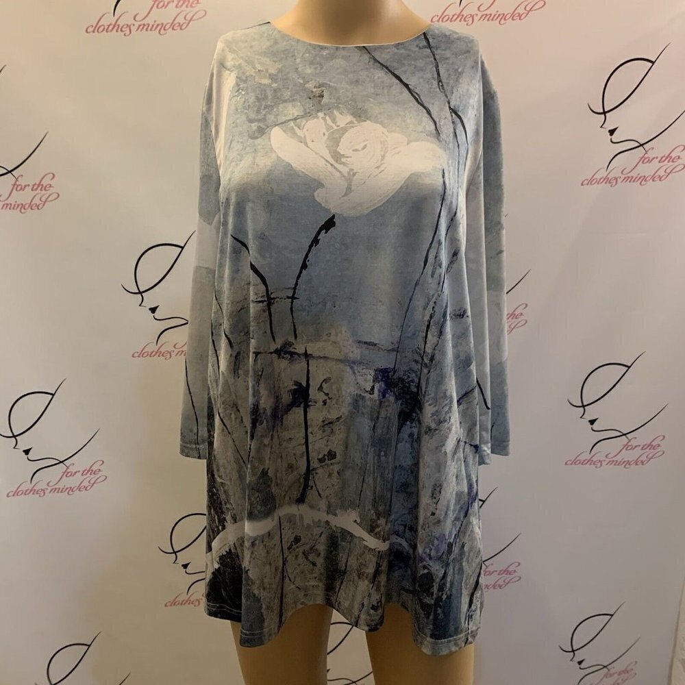 London. Size Small. Stretch Border Print Pullover Watercolor Print Top. B76